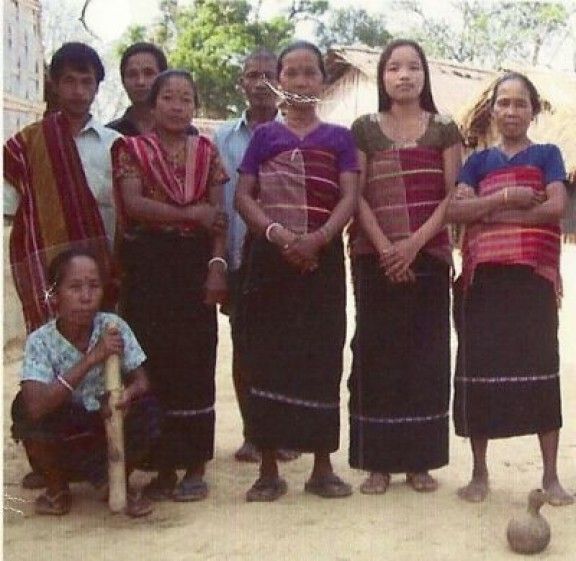 Algunes dones tribals alam