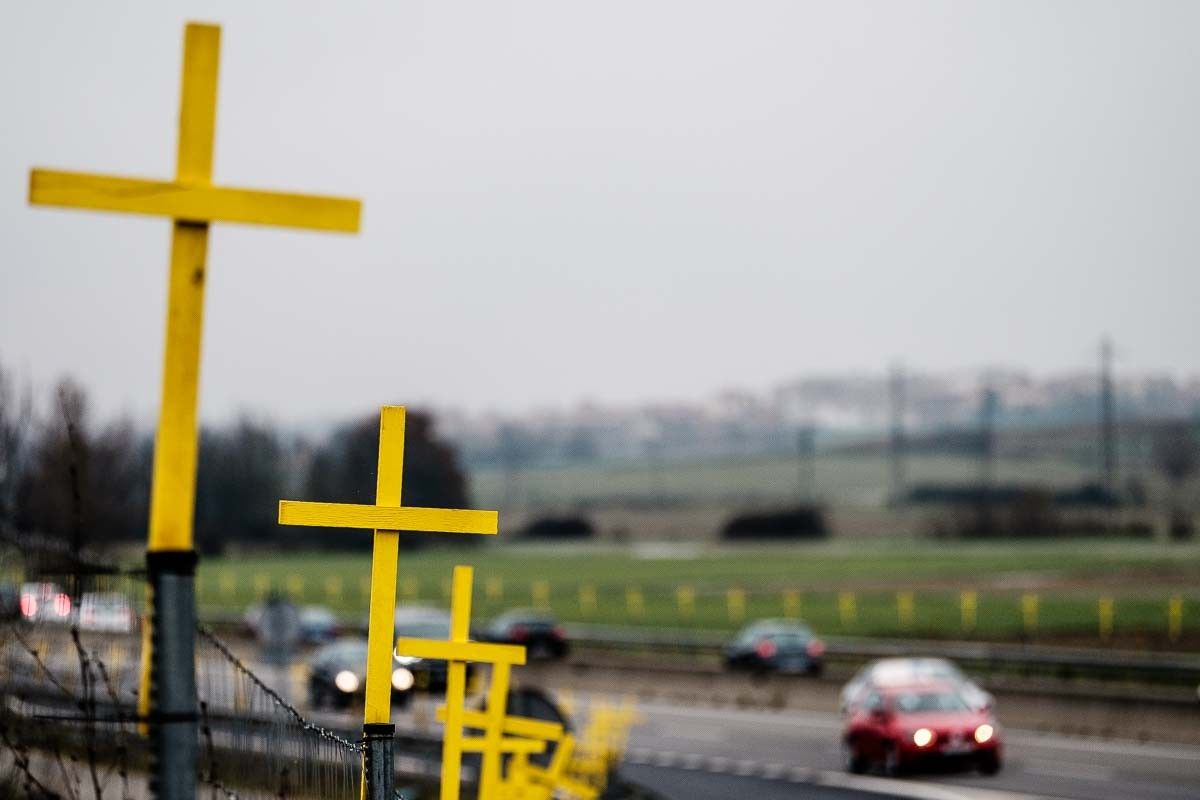 Més de 2000 creus grogues a la C-17, a Osona, pels presos polítics.