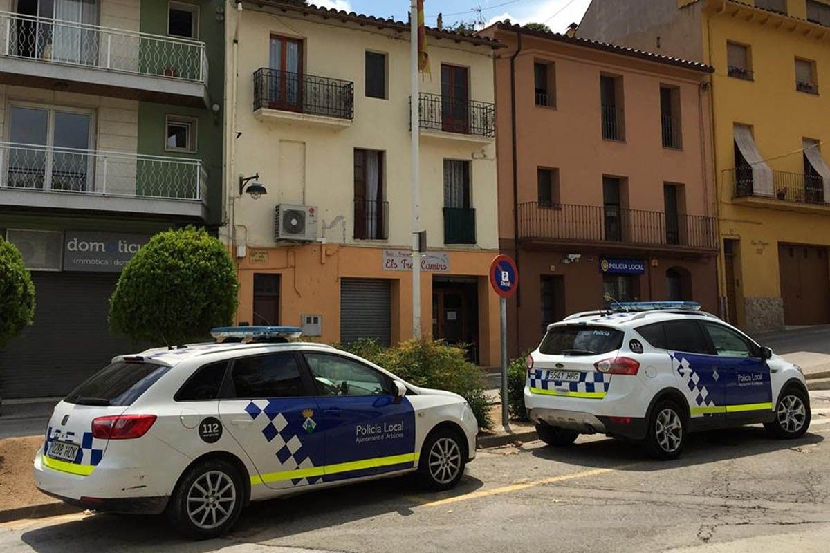 Detinguts dos homes a Arbúcies per robatori i retenció de l'inquilí d'un habitatge