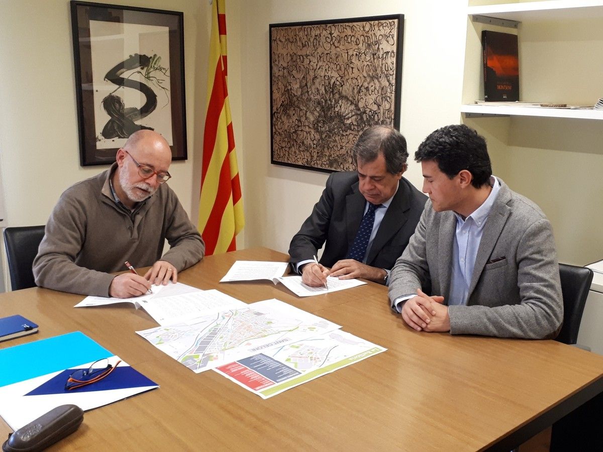 Moment de la signatura del conveni entre l'Ajuntament de Sant Celon i i Sorea