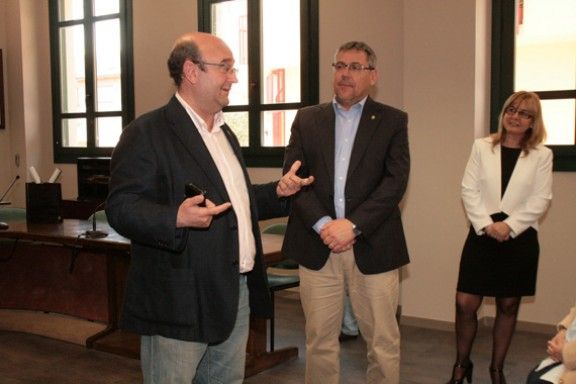 A l'esquerra Javier Sánchez, alcalde d'Arjona a la sala de plensa de Santa Maria de Palautordera amb Jordi Xena