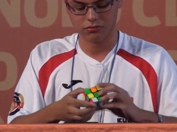 Dario Roa durant el Campionat d'espanya de cub Rubik