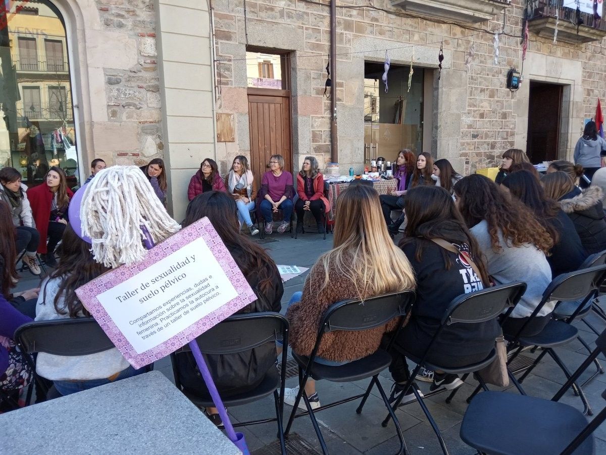 Un dels tallers programats aquest divendres 8M a Sant Celoni amb motiu de la Vaga General Feminista