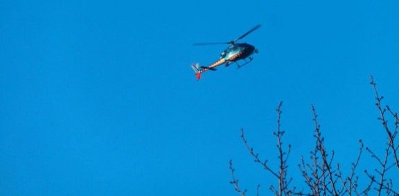 Helicòpter dels Mossos d'esquadra en la recerca d'un avi de Sant Celoni perdut a Olzinelles