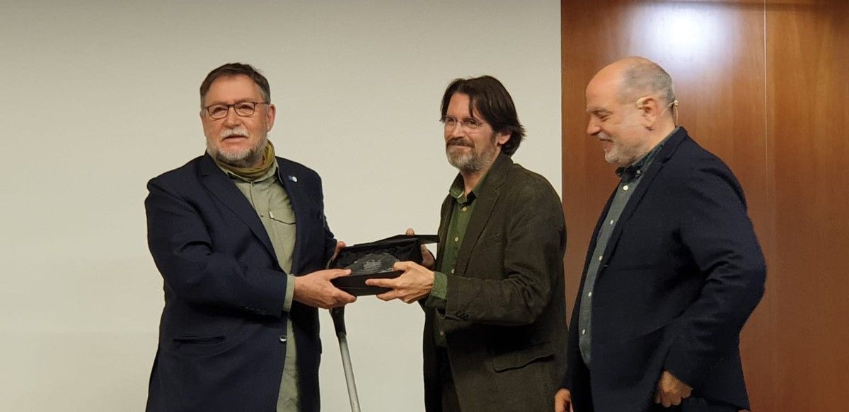 Martí Boada, el primer per l'esquerra amb el premi de la Nit de la Biodiversitat