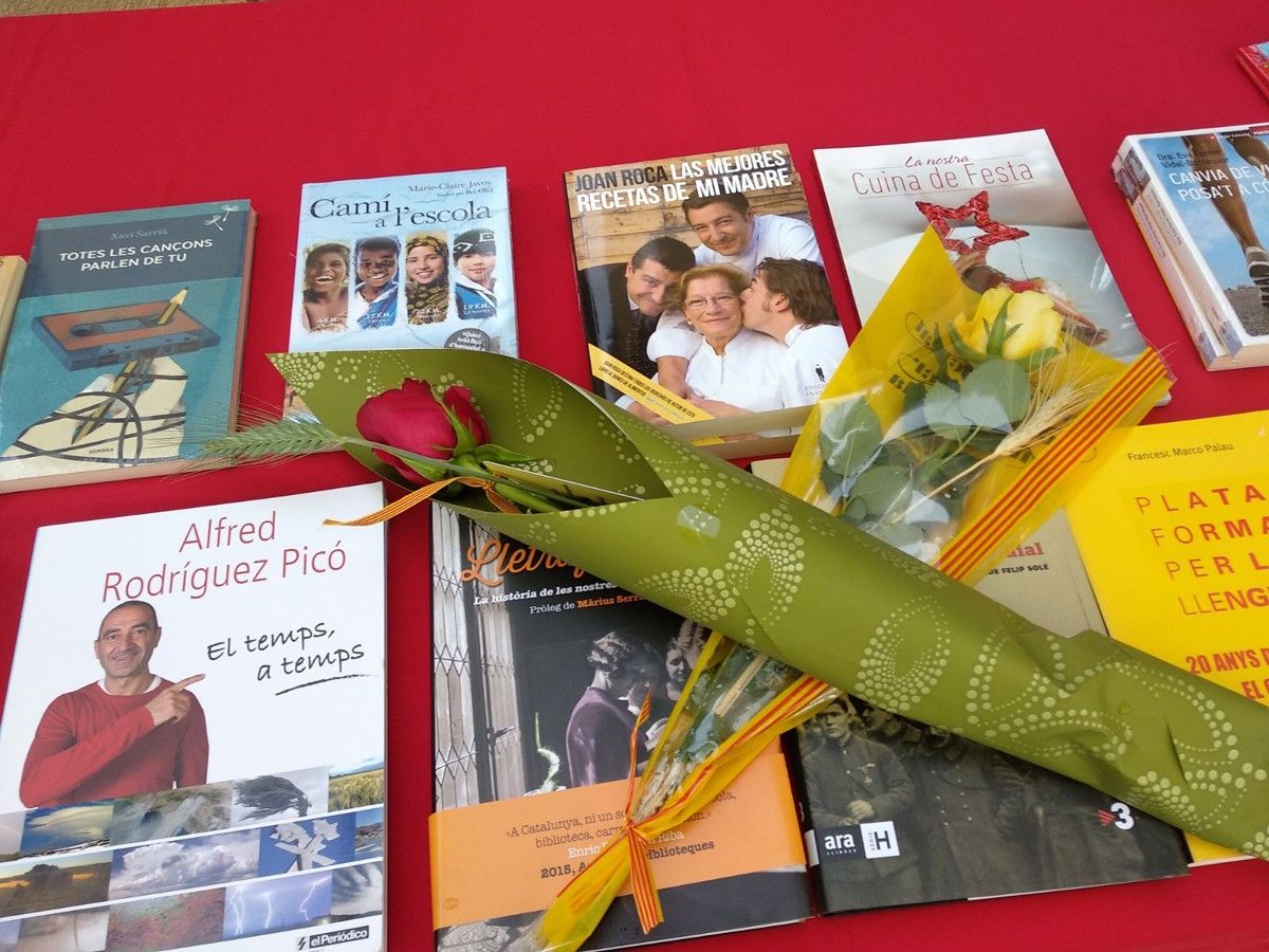 Llibres i roses protagonistes per la diada de Sant Jordi