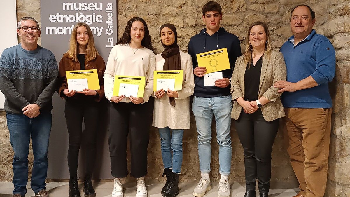 Alumnes de l'Institut Montsoriu premiats del Premi de Recerca de l'Ajuntament d'Arbúcies