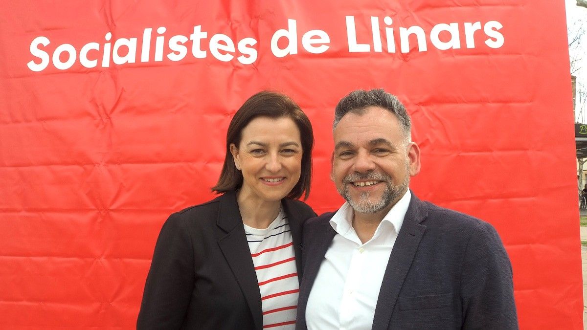 El candidat socialista de Llinars del Vallès, Joan Ramon, amb la senadora del PSC Eva Granados