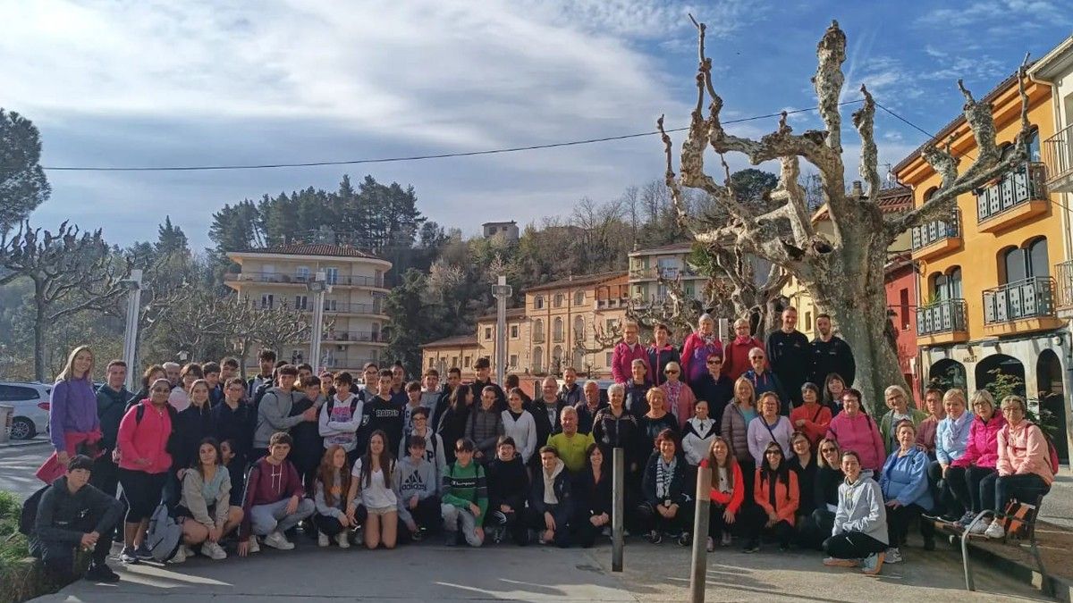 Participants a la caminada del Dia Mundial de l'Activitat Física feta a Arbúcies