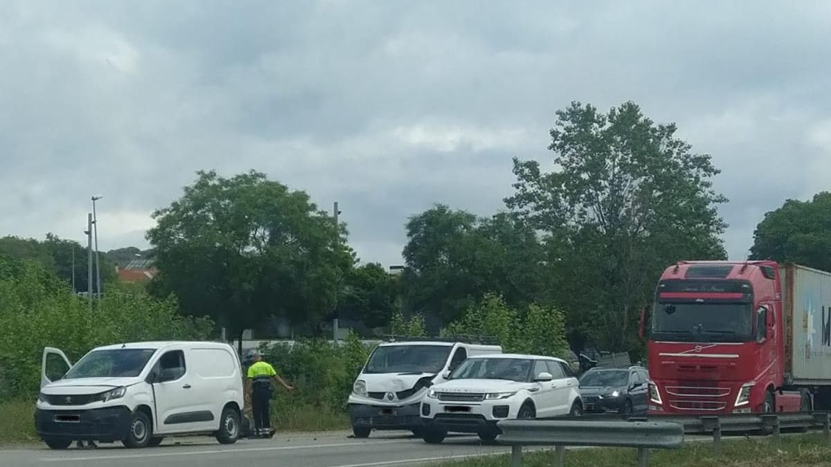 Tres vehicles i dos ferits en un accident a la C-35 a Sant Celoni