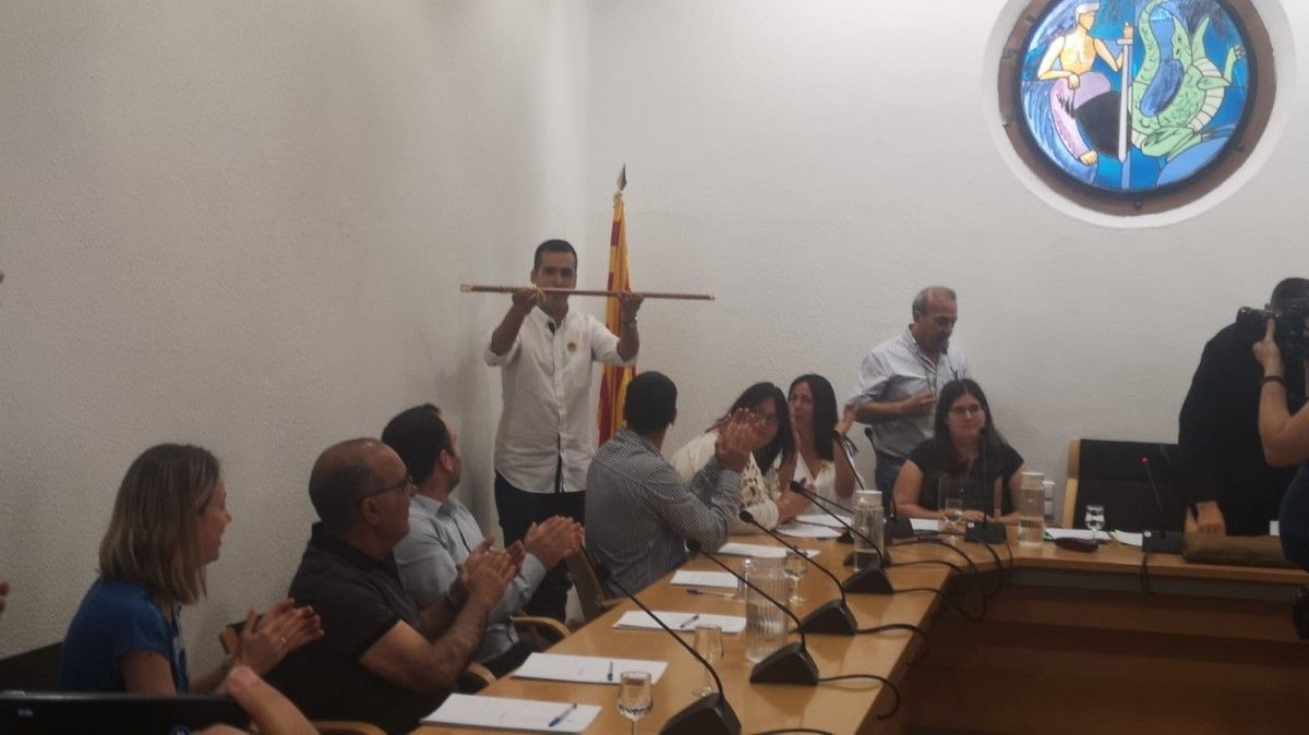 Raül Garcia, nou alcalde de Sant Celoni, rep la vara d'alcalde