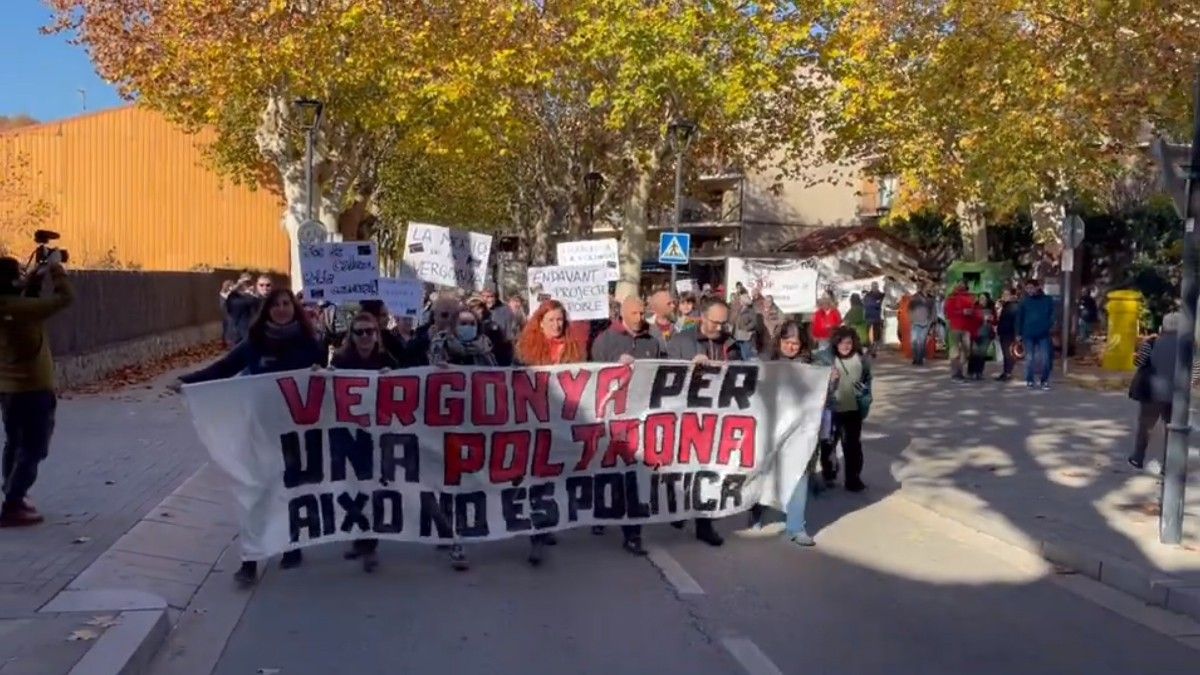 Manifestació contra la moció de censura al govern municipal d'Alternativa-CUP i ERC de Vallgorguina.