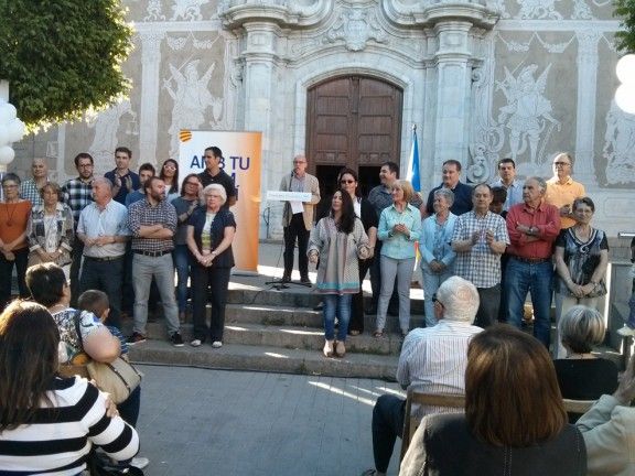 Francesc Deulofeu al centre de la imatge amb els integrants de la candidatura de CiU a Sant Celoni