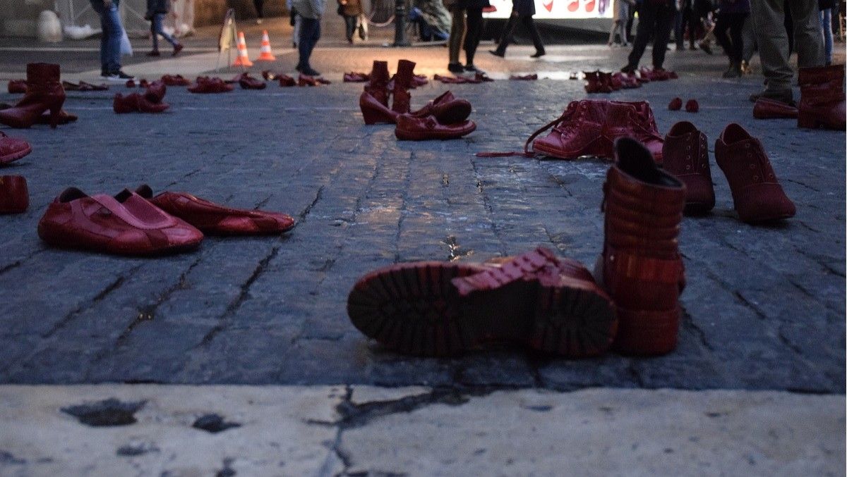 Santa Maria de Palautordera farà una performance amb 51 parells de sabates vermelles contra la violència masclista