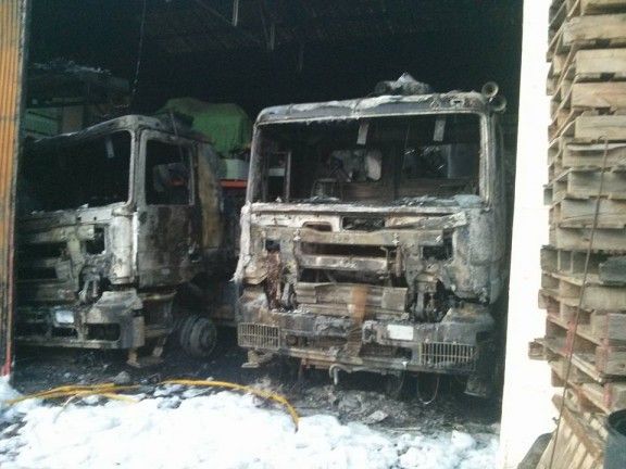 Estat en què han quedat els camions que han cremat a Palautordera