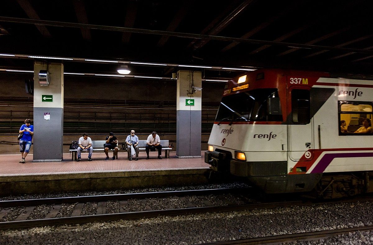 Un tren a Sant Andreu Arenal.