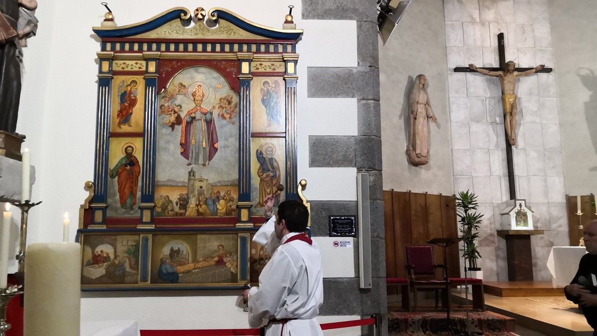 Moment de la benedicció del Retaule de Sant Proget a la parròquia de Santa Maria de Palautordera