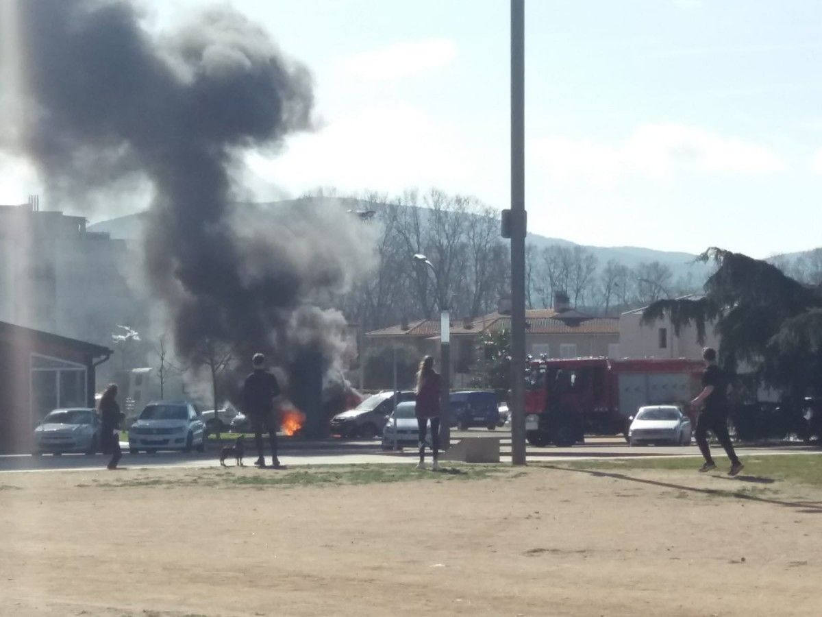 Un vehicle incendiat a Santa Maria de Palautordera aquest divendres