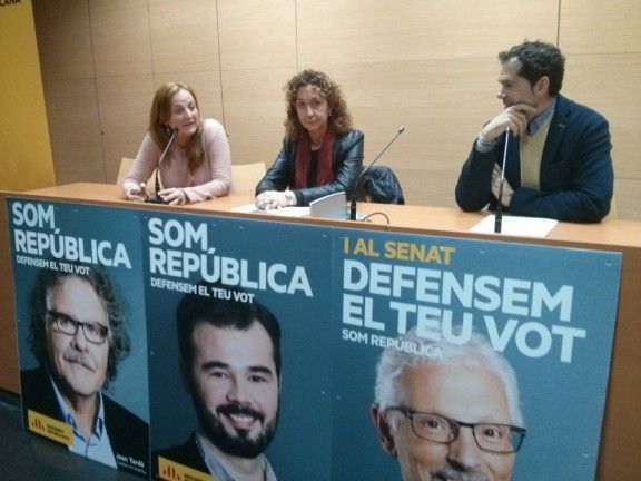Magalí Miracle, Ester Capella i Manel Bueno, en un acte electoral d'ERC a Sant Celoni.