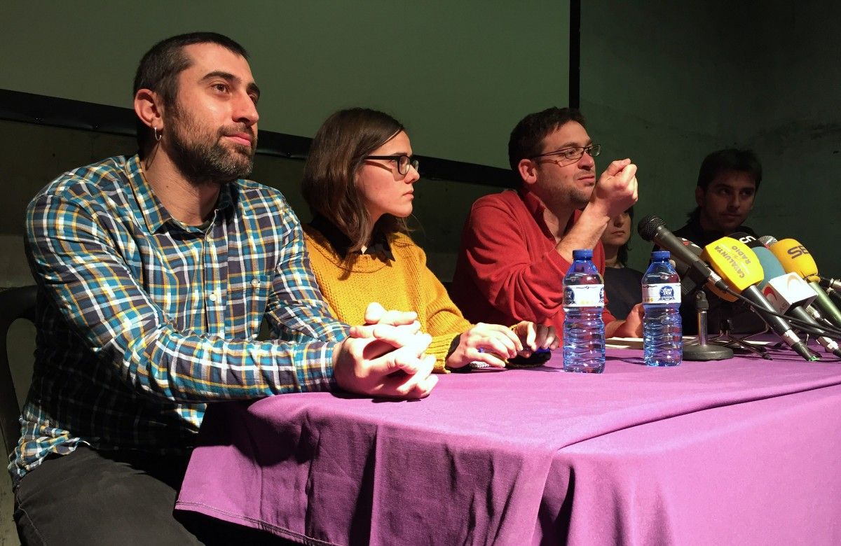 Albano Dante Fachin amb altres membres de Podem Catalunya
