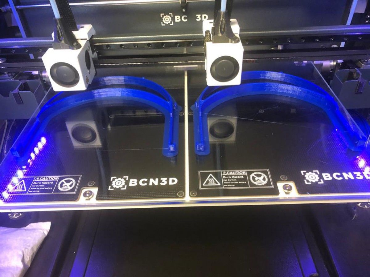 Imprimint una mascareta per al sanitaris amb una màquina 3D