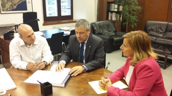 El diputat Jordi Fàbrega amb l'alcalde de Santa Maria de Palautordera, Jordi Xena. 