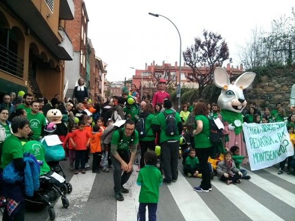 Manifestació reclamant urgències de pediatria a l'Hospital de Sant Celoni l'abril passat.