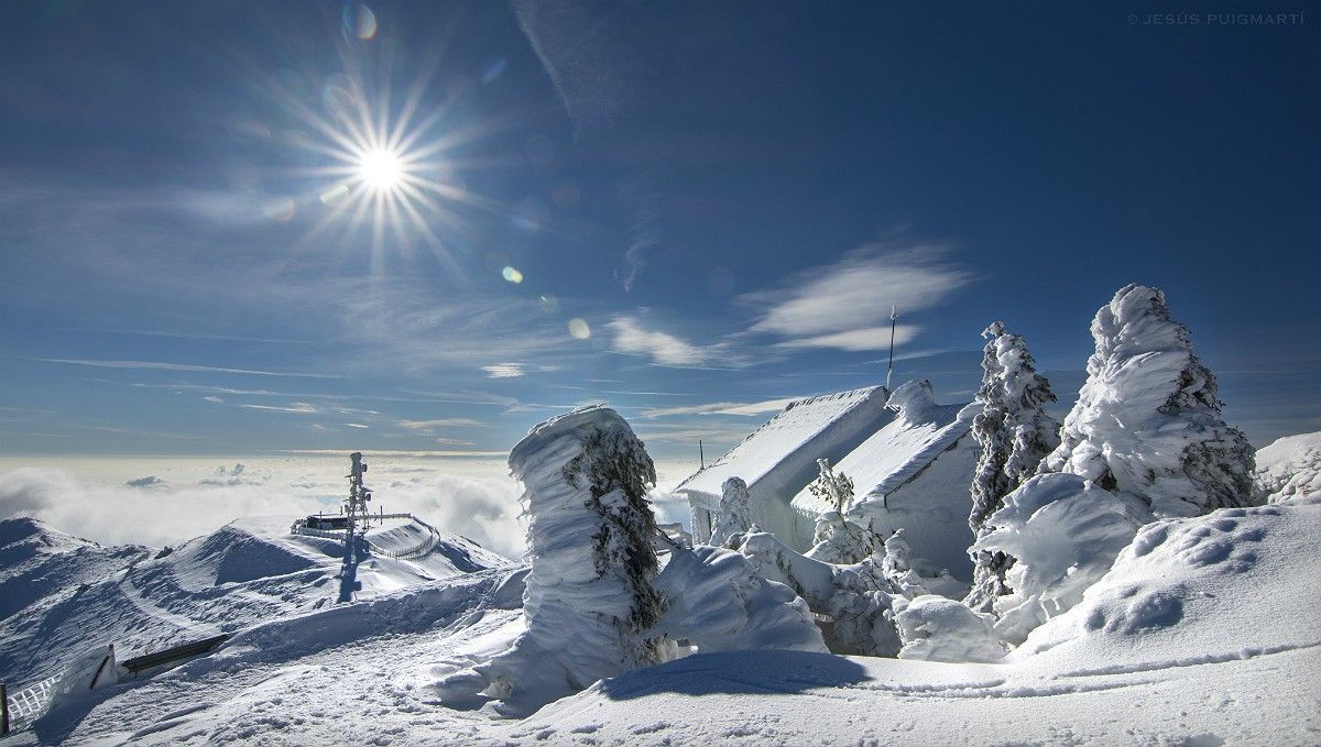  L'observatori del Turó de L'Home i el Puig Sesolles, plens de neu, aquesta setmana