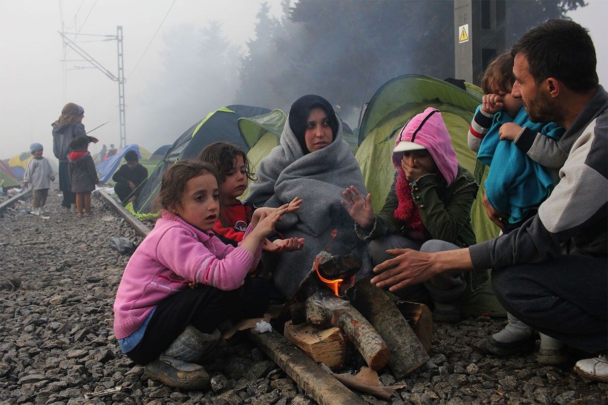 Un grup de refugiats entre Grècia i Macedònia.