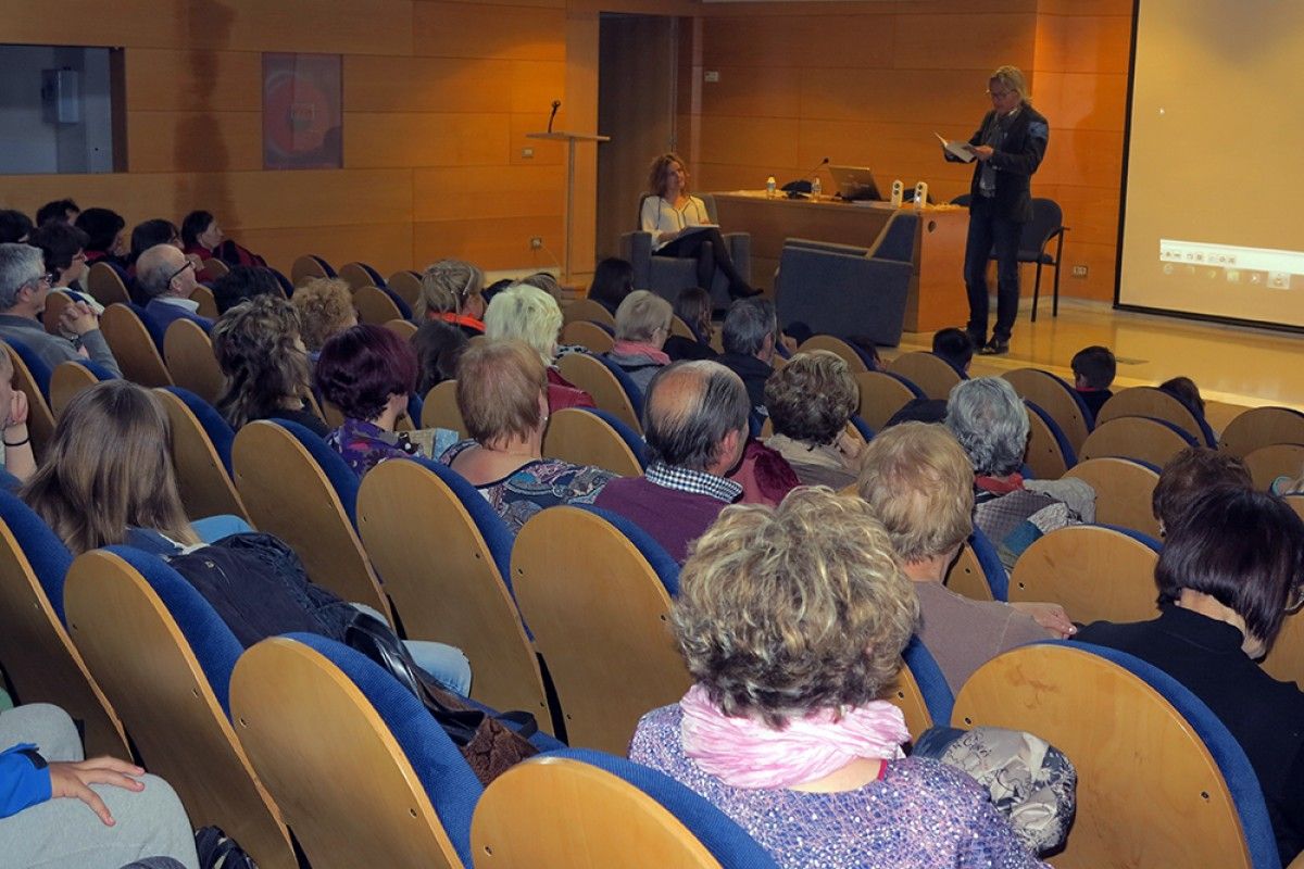 Presentació dels primers Premis d'Història de Catalunya convocats per Òmnium Cultural del Berguedà