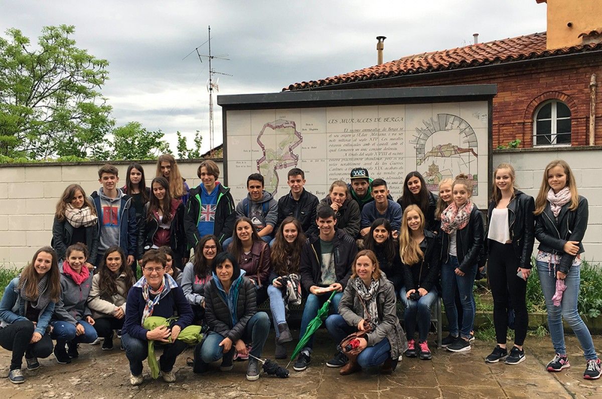 Alumnes del SI Serra de Noet amb estudiants alemanys