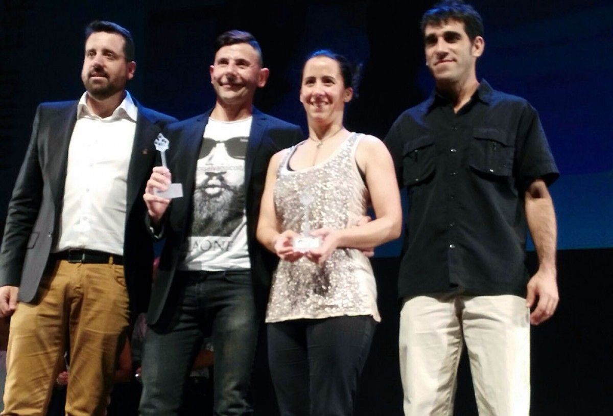 Foto de grup dels premiats durant la Nit de l'Esportista de Manresa