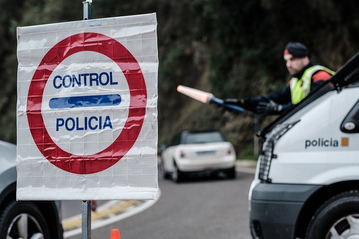 Imatge d'arxiu d'un control a la carretera dels Mossos d'Esquadra