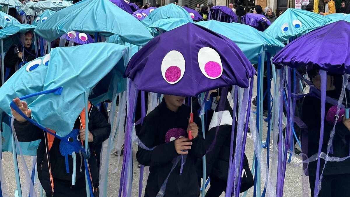 Unes meduses pels carrers de Gironella, el Carnaval passat