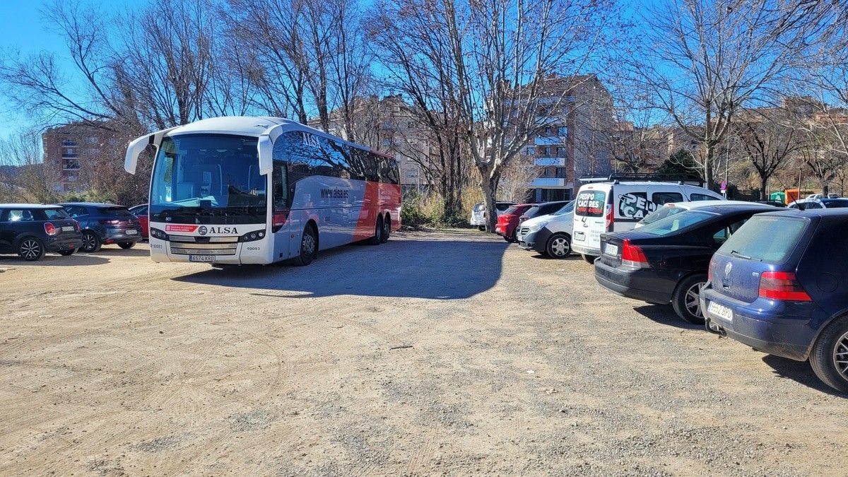 Imatge d'arxiu d'un bus estacionat a la part sud de la Rasa dels Molins