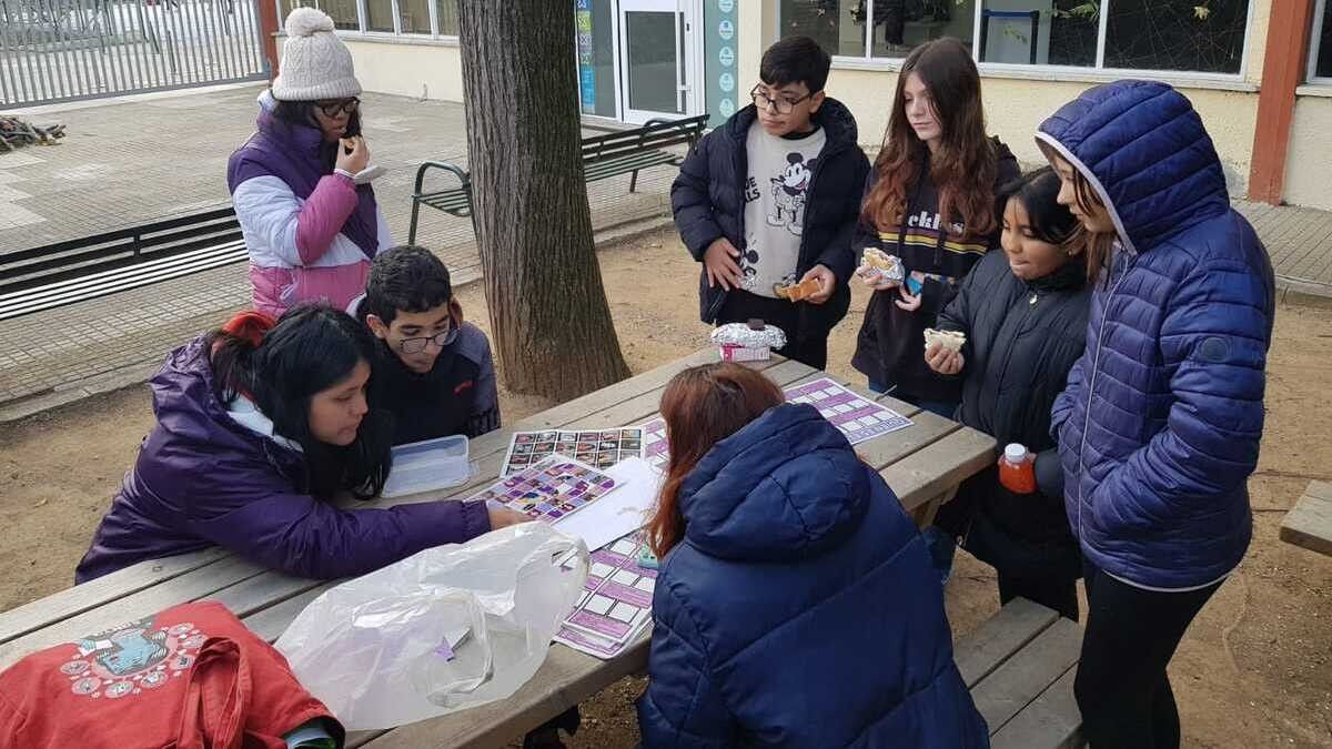 Una activitat grupal del SAJ, en un centre educatiu 