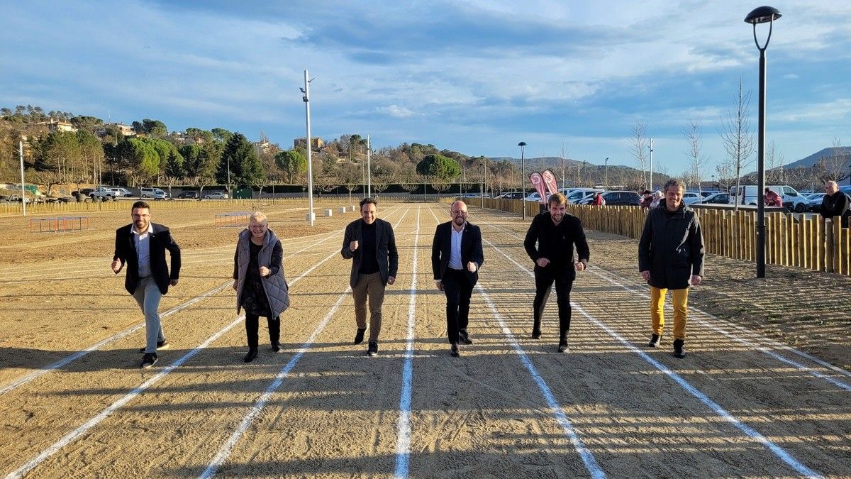 Les autoritats presents a la inauguració de la pista d'atletisme de Gironella