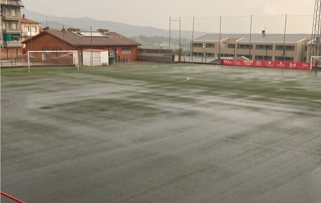 Un episodi de pluja d'una hora va deixar 100 nens i nenes sense entrenar