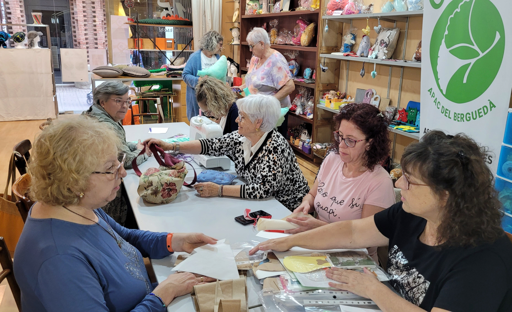 Les trobades dels dimarts són un dels puntals en la relació de les sòcies de Ginkgo