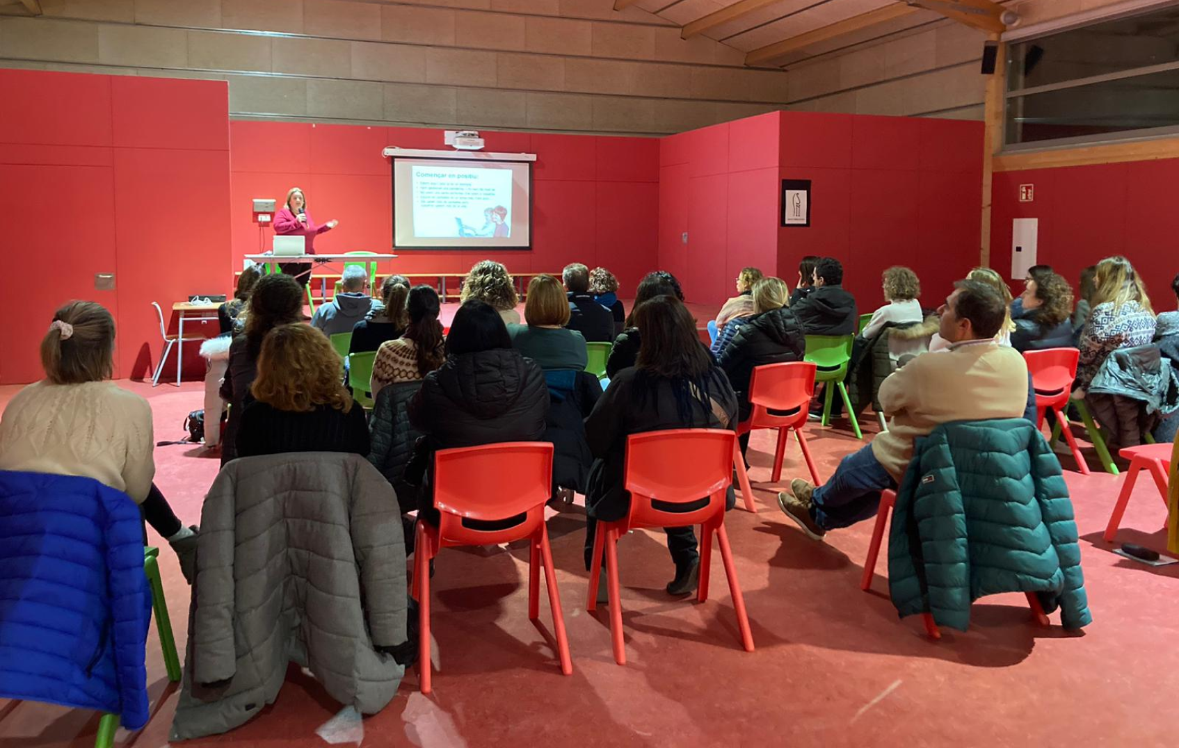 Una xerrada celebrada en el marc de la 8a edició de l'Escola de Famílies