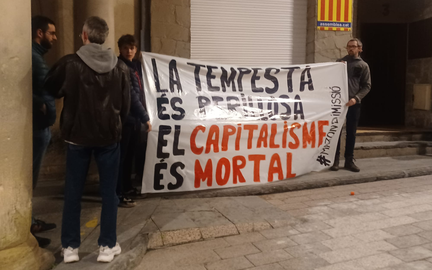 La pancarta desplegada en la concentració a Berga, dijous al vespre