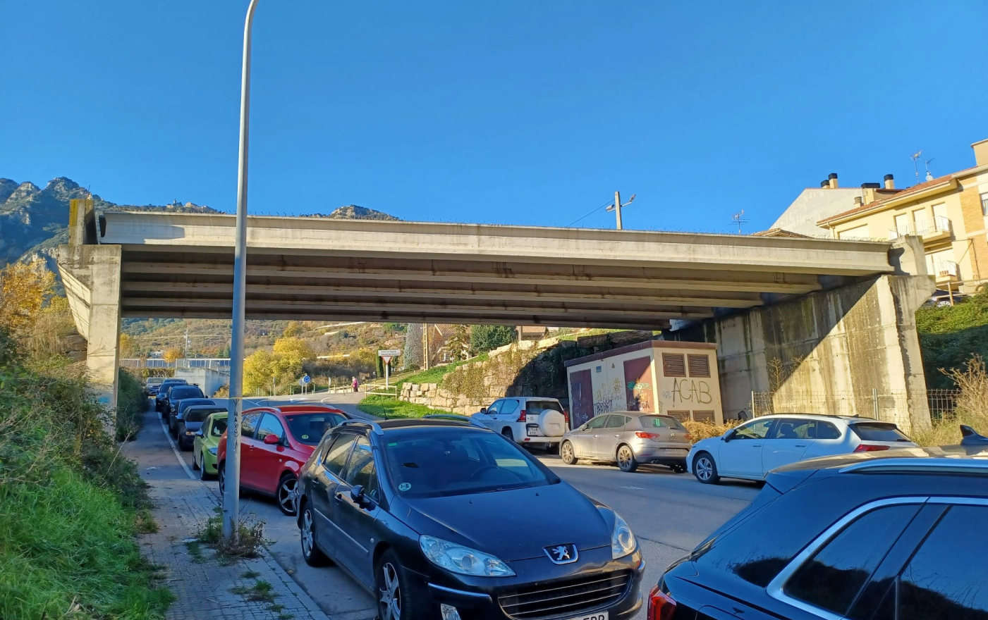 El projecte inclou el pont inacabat al capdamunt de la Rasa del Canyet