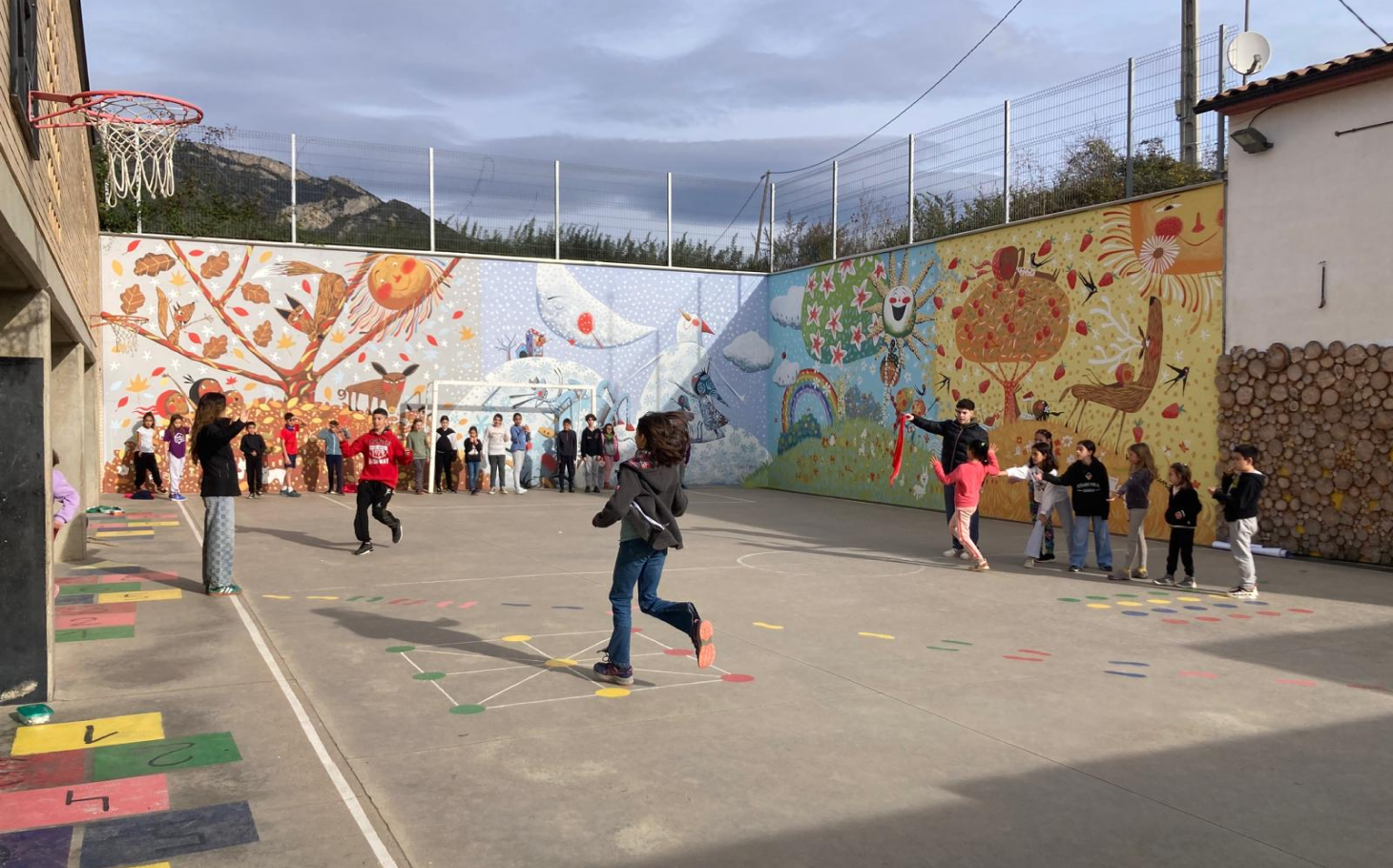 Una sessió del programa 'Patis coeducatius' celebrada a l'Escola de la Valldan