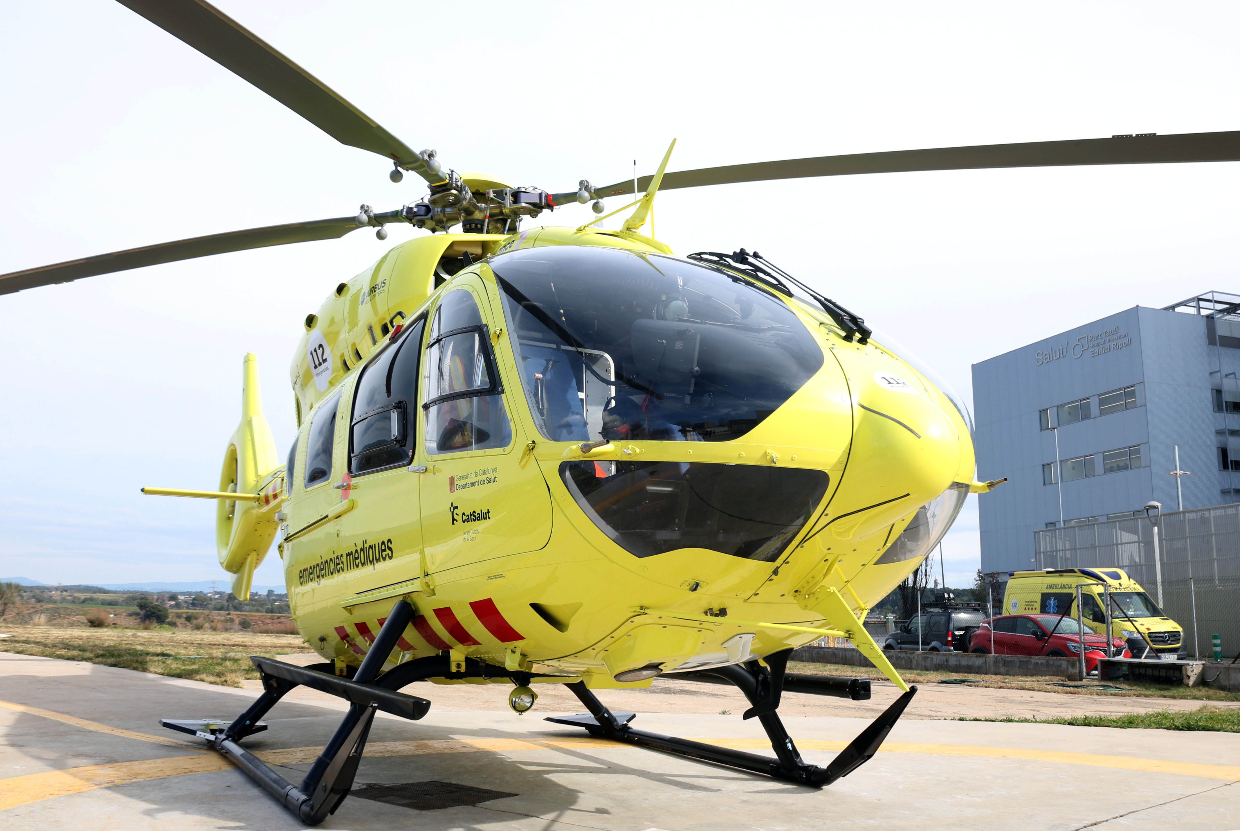 Un helicòpter medicalitzat del SEM a l'heliport de l'Hospital Parc Taulí de Sabadell