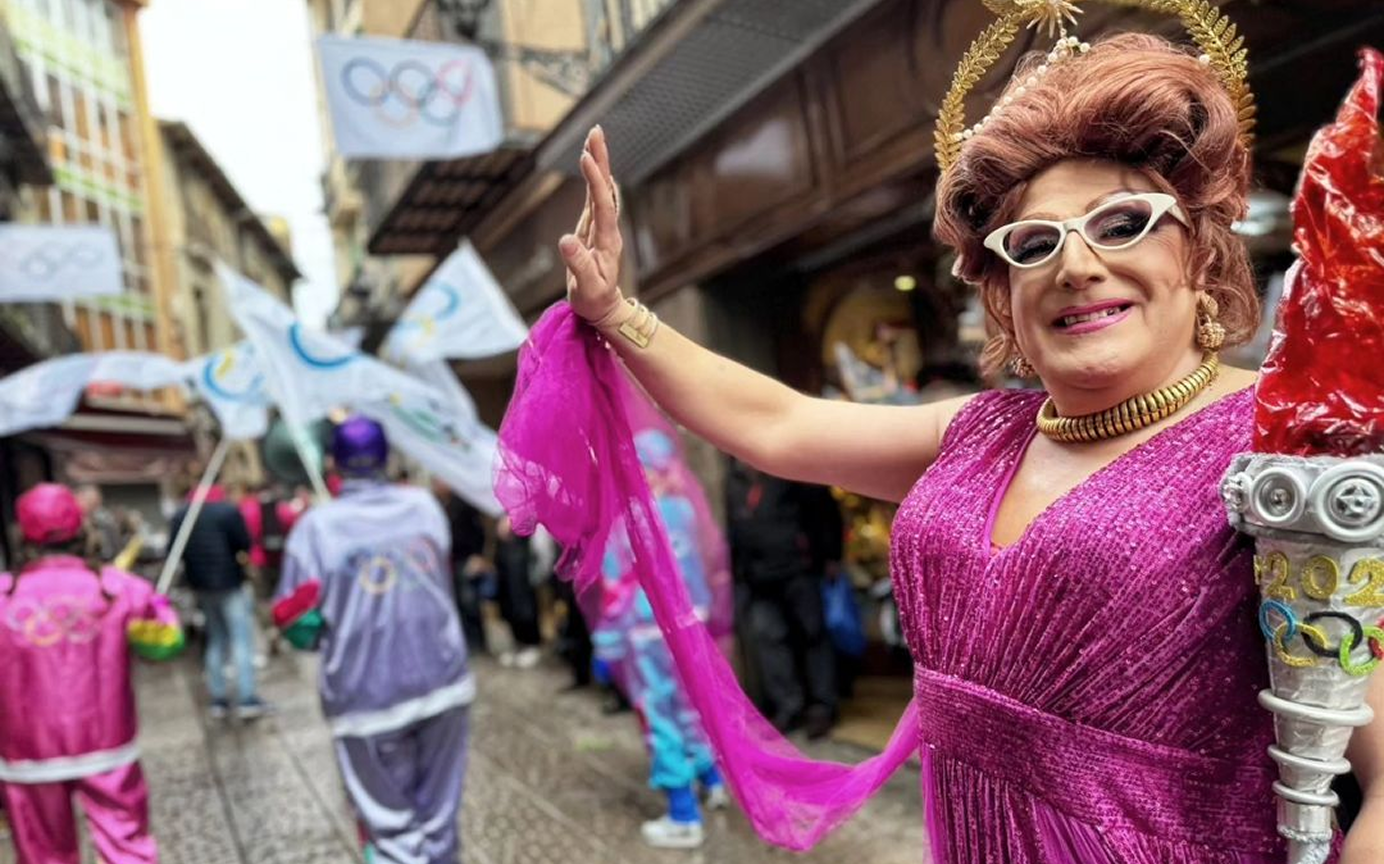 La Reina Meravella pren el relleu de la Reina Olímpica al Carnaval de Berga