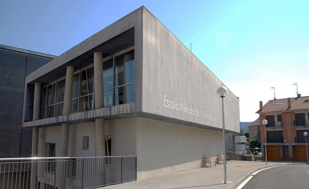 Escola Municipal de Música de Berga i seu del Conservatori de Música dels Pirineus (arxiu).