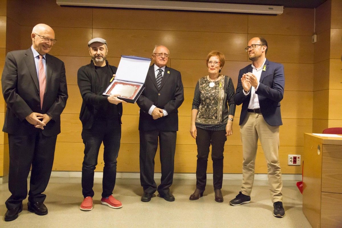 Jaume Capdevila 'Kap' en recollir el premi Berguedans al Món.