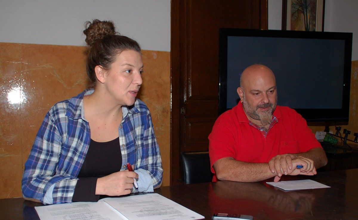 L'alcaldessa de Berga, Montse Venturós, i el regidor Francesc Ribera en la roda de premsa.