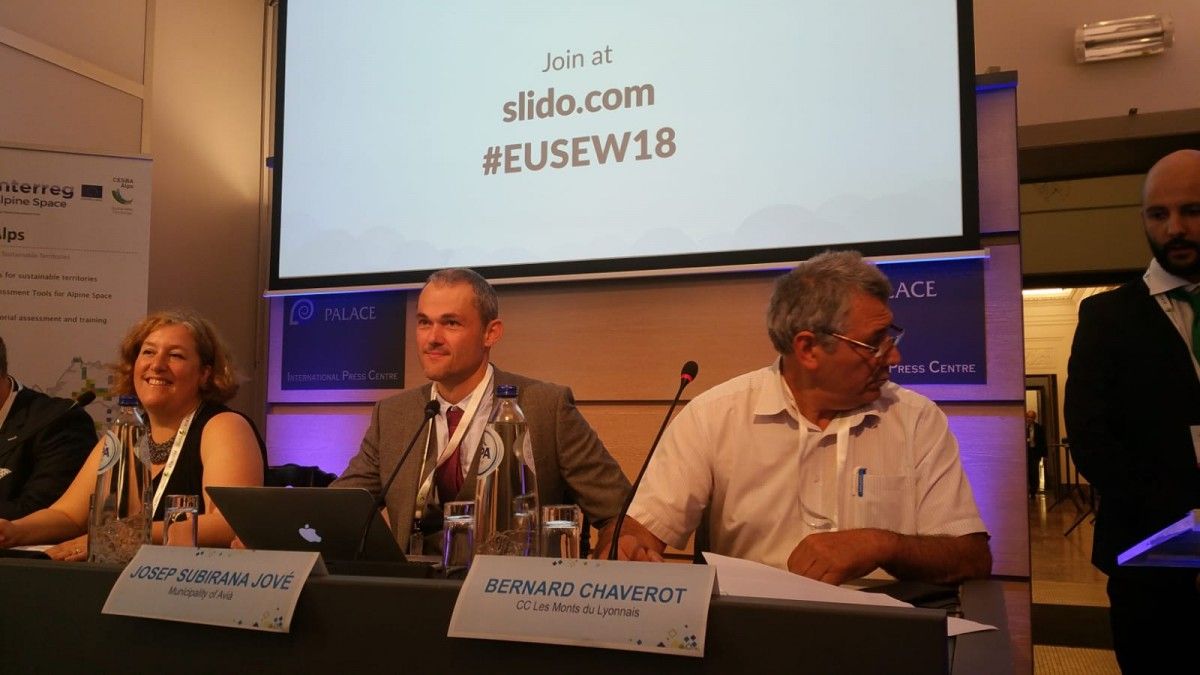 El regidor de Medi Ambient d'Avià, Josep Subirana, ha exposat l'experiència del poble amb les energies renovables a Brussel·les.