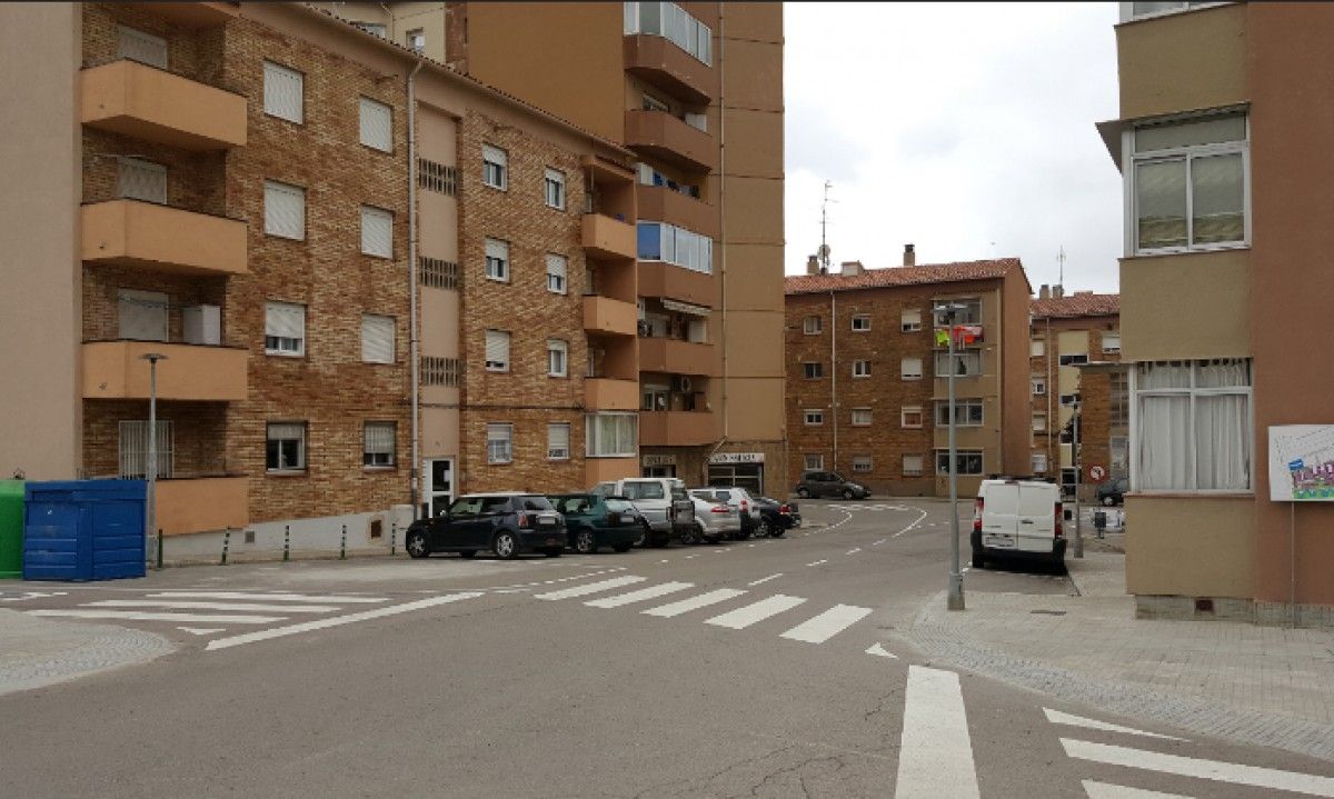 Les obres d'adequació dels passos de vianants s'han fet al carrer de Santa Eulàlia amb el carrer Mestre de Pedret i a les immediacions de la parada de bus urbà.